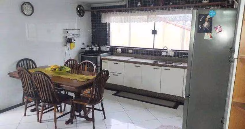 Sobrado Maravilhoso com 250 m² 3 Dormitorios e 4 Vagas de Garagens