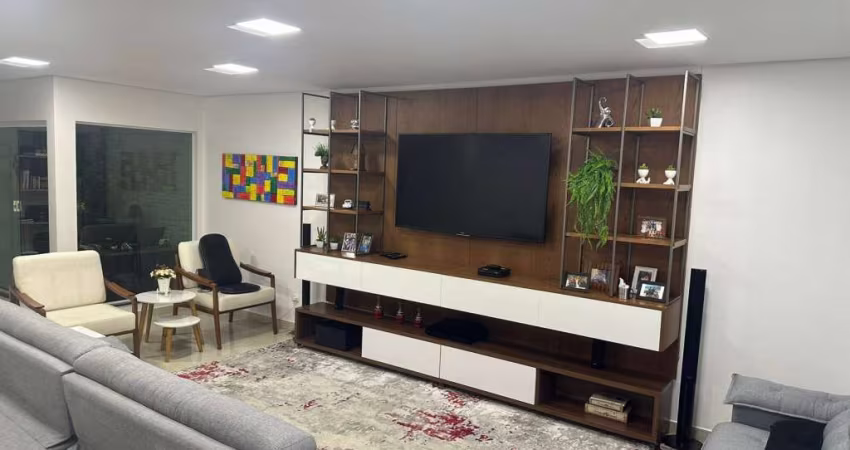 Sobrado Alto Padrão em Localização Privilegiada 350 m² 4 Dormitorios