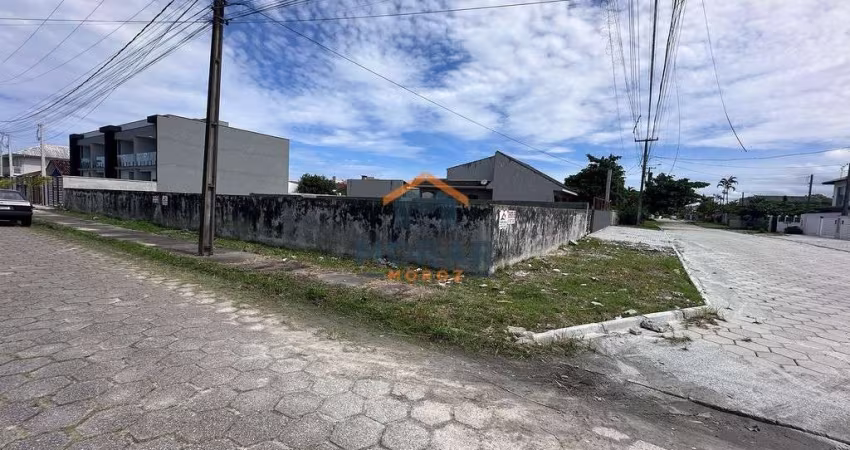 Terreno de esquina quadra do mar