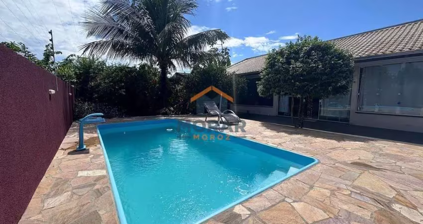 Residência 04 dormitórios com Piscina em Matinhos