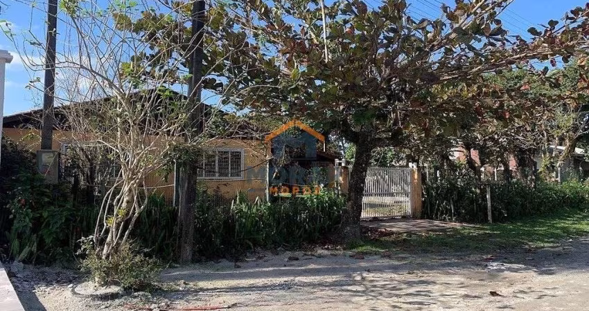 Residência com espaço de terreno faixa Mar Grajaú