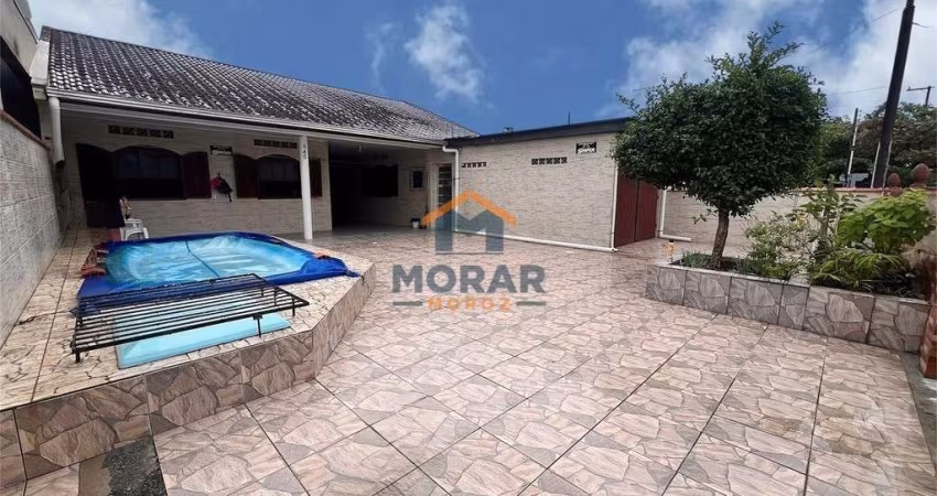 Duas casas no mesmo terreno em Praia de Leste