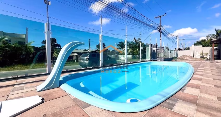 Residência em condomínio fechado com piscina