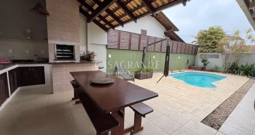 Casa em condomínio fechado com 3 quartos à venda no Santo Antônio, Joinville 
