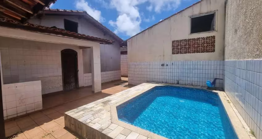 Casa com piscina na praia grande, bem localizada!!!