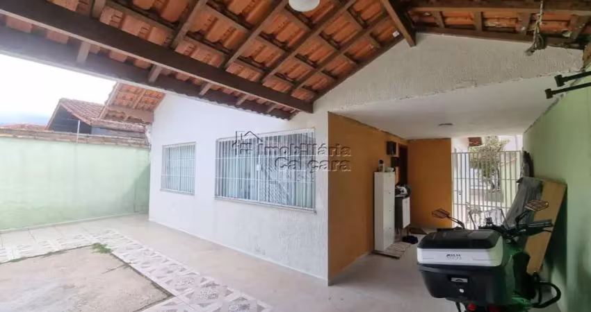 Casa com piscina no jardim real, á 400 metros da praia, com 02 dormitórios!!
