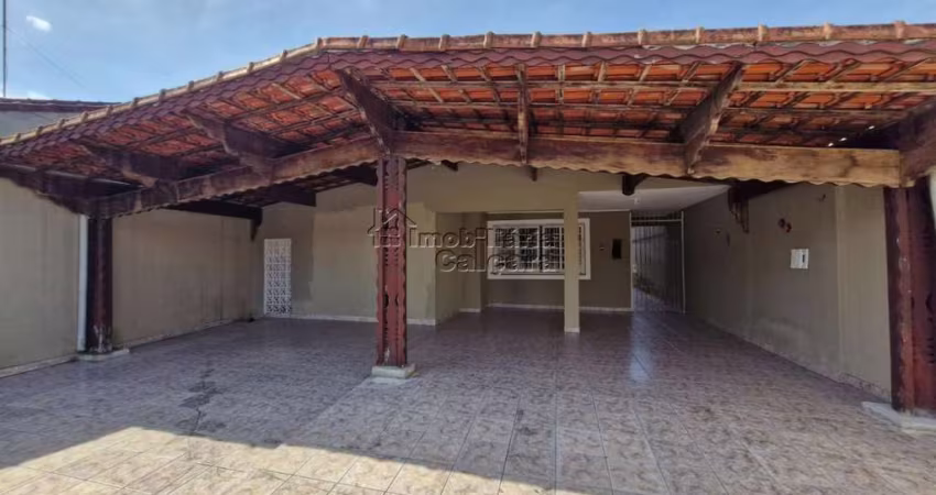 Casa com 02 dormitórtiros, isolada no Jardim Imperador á 200 metros da praia!!!