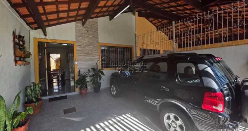 Casa com 02 dormitórios, á 300 metros da praia no jardim imperador!!