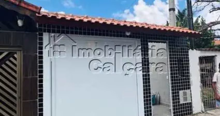 Casa com 02 dormitórios no jardim real, com piscina!!!