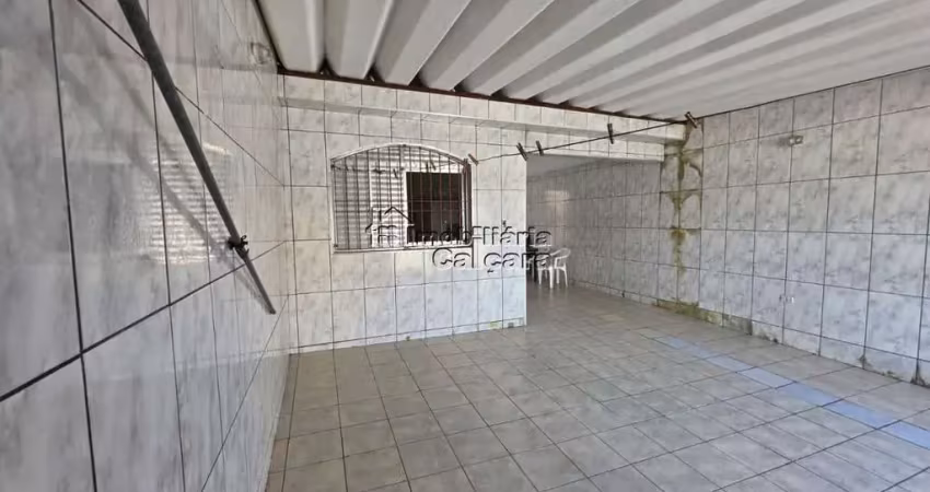 Casa á venda no maracanã, á 400 metros da praia, vem conhecer!