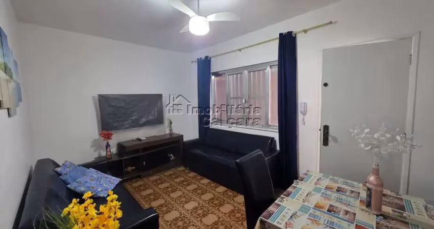Apartamento com 02 dormitórios, no centro do caiçara, á 100 metros da praia!