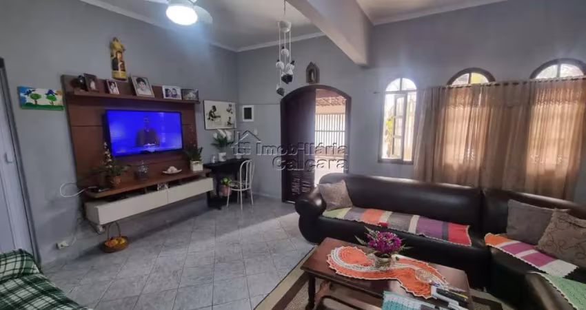 Casa no jardim real, com 02 dormitórios á 150 metros da praia!!
