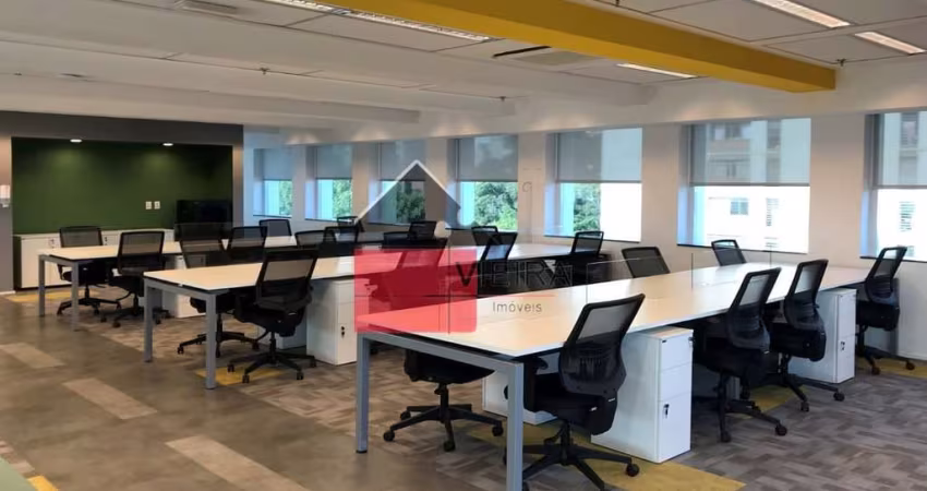 Andar corporativo para locação, mobiliado, com estações de trabalho (aproximadamente 45) e salas de