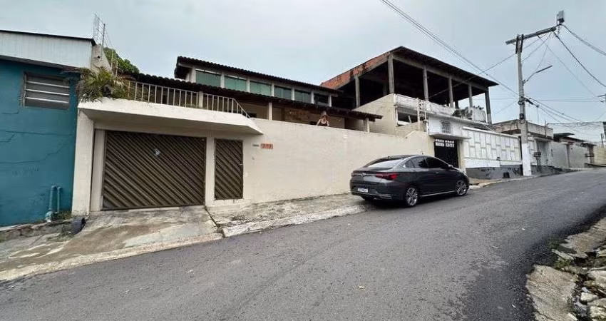 Casa dois pavimentos, próximo ao CSU, com 271m² construído, 5 quartos, localização ótima - Manaus