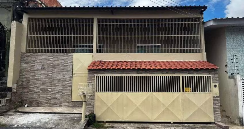 Casa Térrea em Flores, com 02 quartos, duas vagas, ótima localização, documentação titulo definitivo