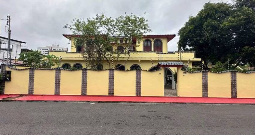 Casa com 10 quartos, 5 suítes, 8 vagas, energia solar, Bairro Parque 10, Localização Top, Manaus - A
