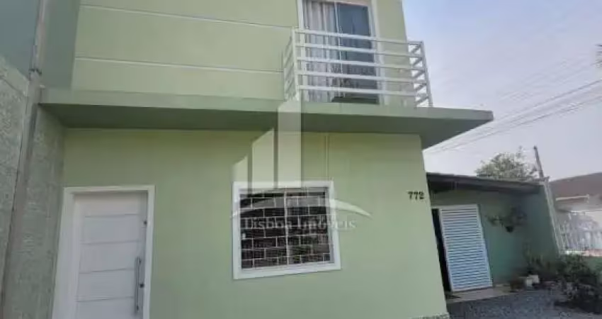 Casa geminada de esquina no Vila Nova.