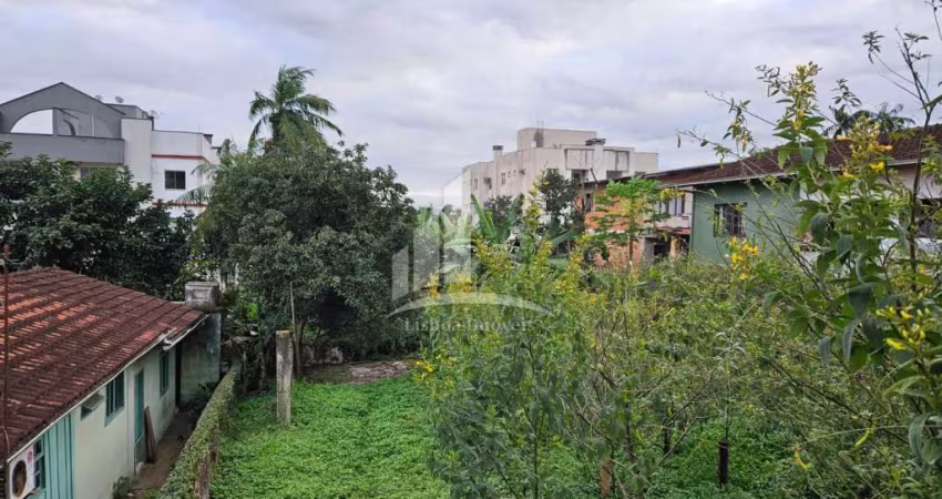 Terreno de 560 m2 a venda no bairro Saguaçú !!