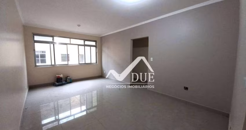 Apartamento 3 dormitórios, 2 banheiros, vaga demarcada, portaria, 100% reformado com 94m2 de áreà útil. Santos no Marapé próximo a Carvalho.