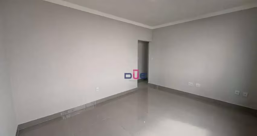 Apartamento impecável, no canal 6 de frente, 2° andar com sacadinha. 2 quartos sendo 1 suite e vaga