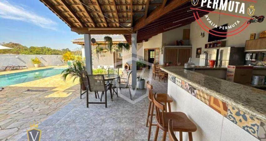 Casa térrea com piscina e pomar, 3 suítes à venda - Medeiros, Jundiaí/SP