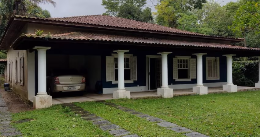 Área 2100 m² vargem Grande
