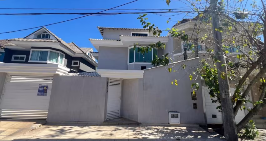Vargem Pequena casa 3 suítes em condomínio