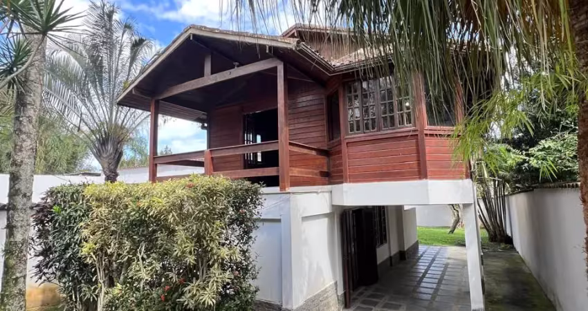 Vargem grande casa 3 quartos sendo 1 suíte estilo chalé em condomínio