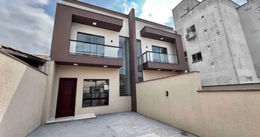 Sobrado à Venda no Bairro Ipiranga - São José!