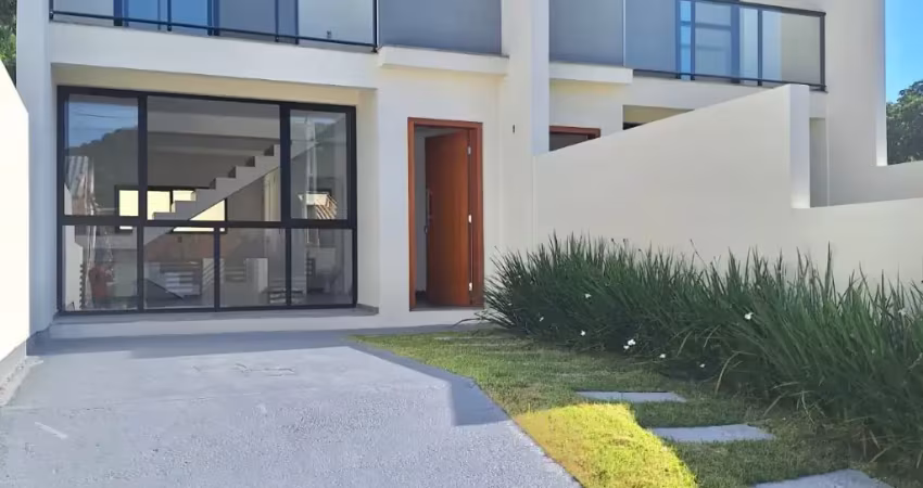 Excelente Sobrado com 2 Suítes no Bairro Forquilhas!