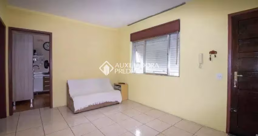Apartamento de 2 dormitórios, de fundos, banheiro, sala cozinha