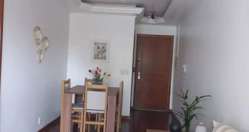 Apartamento com sacasa de frente  de 2 quartos, 2 banheiros, 1 vaga de garagem