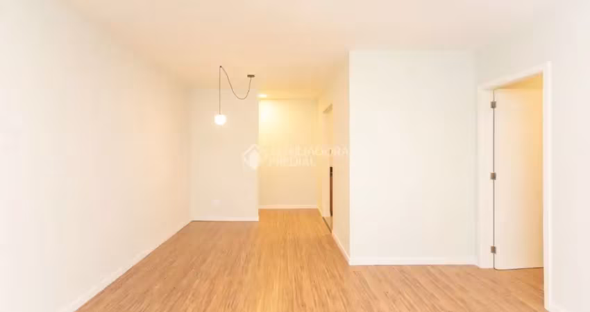 More num ótimo apartamento, 2  quartos com vaga, no bairro mont serrat
