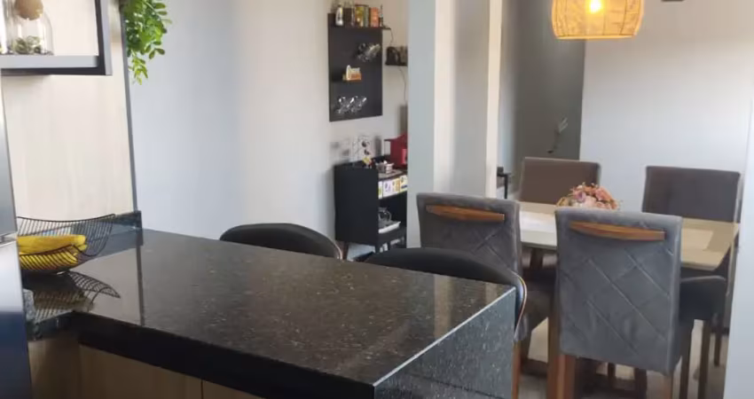 Apartamento  2 quartos, com sacada, churrasqueira, armarios