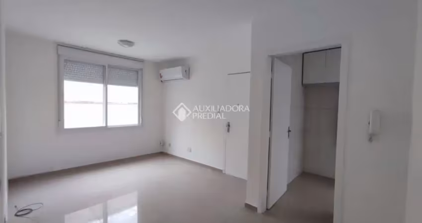 Apartamento de 1 quarto reformado, 1 vaga de garagem, porcelanato