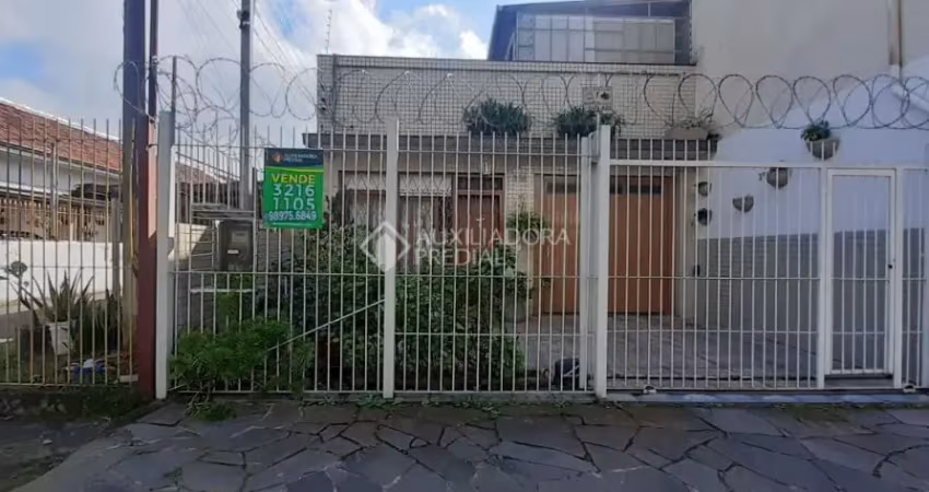 Linda casa localizada bairro santa maria goretti, próximo bourbon assis brasil.