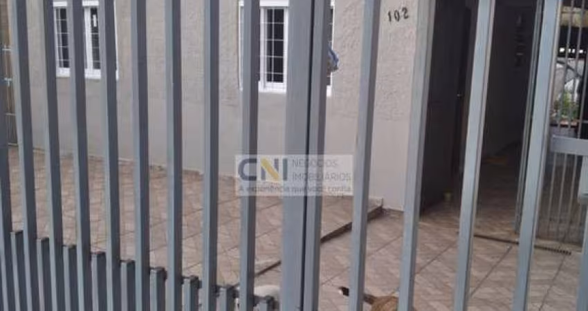 CASA MUITO BEM CONSERVADA NO JARDIM LEONOR