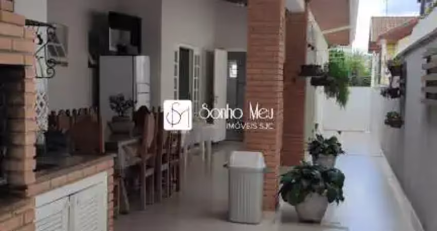 Venda de casa de 255m2, 3 dormitórios - Jardim Coleginho - Jacareí