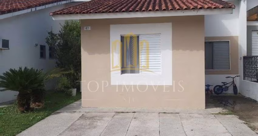 Casa térrea, tres dormitórios, suíte, duas vagas, condomínio fechado, piscina