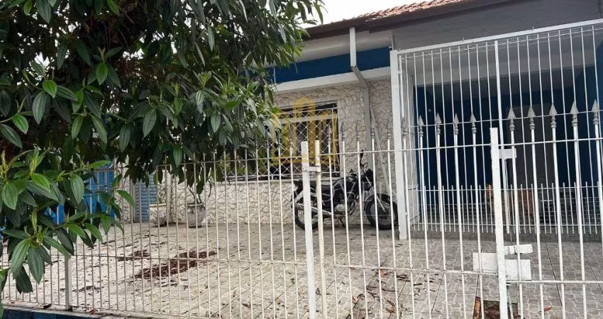 EXCELENTE CASA COM EDICULA E PISCINA .