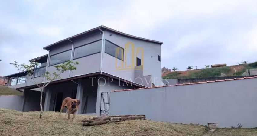 Belissima chacara com vista privilegiada para a natureza, ideal para quem busca tranquilidade e contato com o verde 4 dormitorios, sendo 1 suite piscina e lazer.