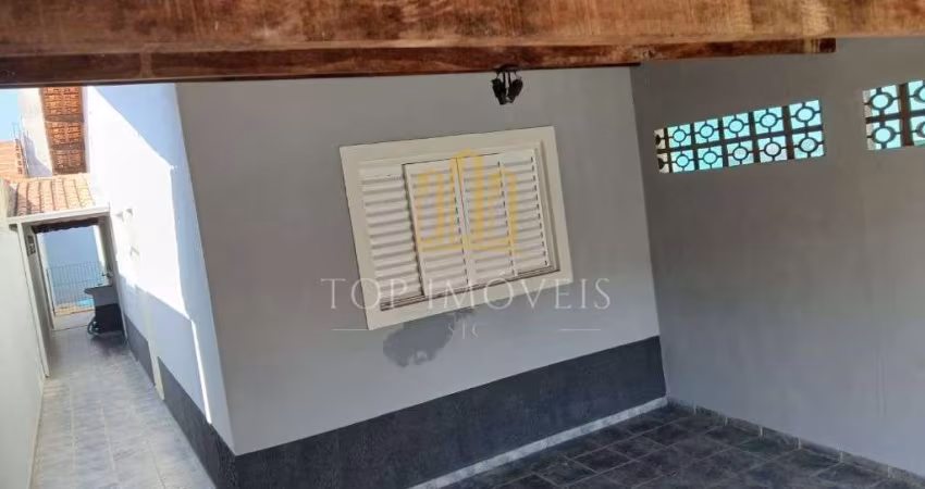 Oportunidade! Casa de 2 dormitorios com planejados e piscina no Residencial União - Zona Sul