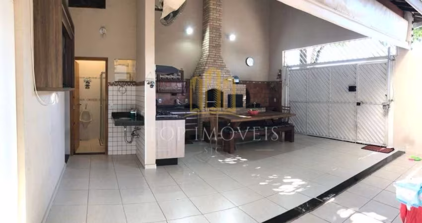 A casa que você sempre sonhou... existe! Um lar encantador espera por você na charmosa  Vila Branca!