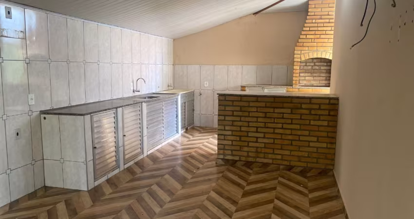 Casa Residencial Etemp. Com 3 Dormitórios.