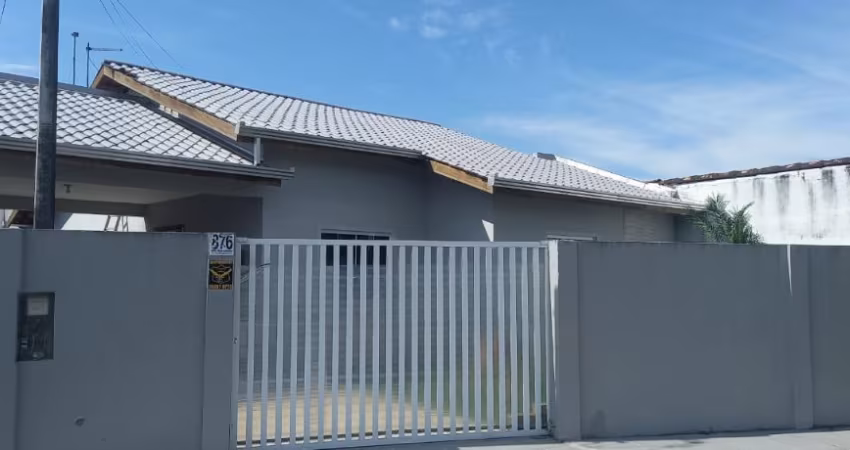 Residência moderna e aconchegante em Bom Retiro, Matinhos-PR