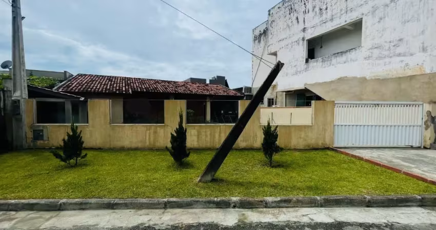 Oportunidade única: casa averbada para financiamento a 650 metros da praia em matinhos-pr