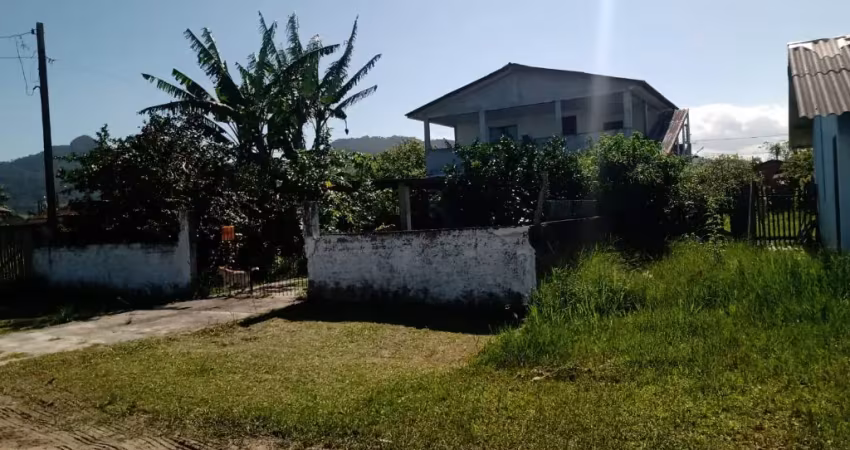 Ótima casa no bairro Rio Da Onça