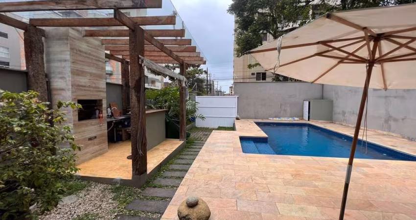 Casa - Padrão, para Venda em Ubatuba/SP