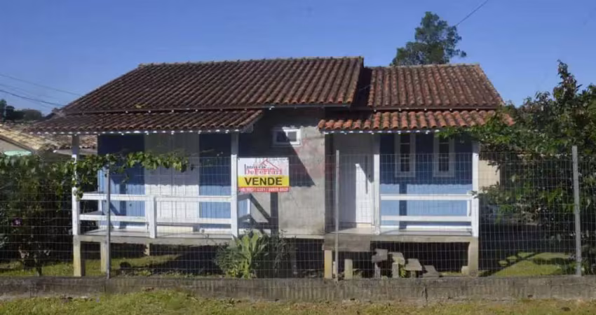 2 casas de madeira no mesmo lote com 8 anos de construção no b. são marcos.