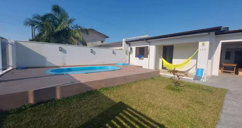Casa na zona sul de balneário rincão - com piscina ampla área de lazer!